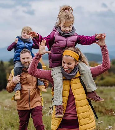 Un couple heureux, une famille heureuse